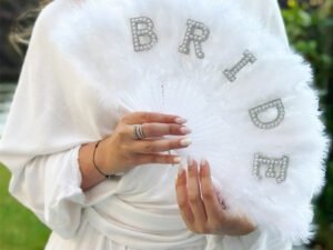 Abanico de Plumas Bride
