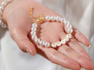Pulsera de perlas con letras BRIDE