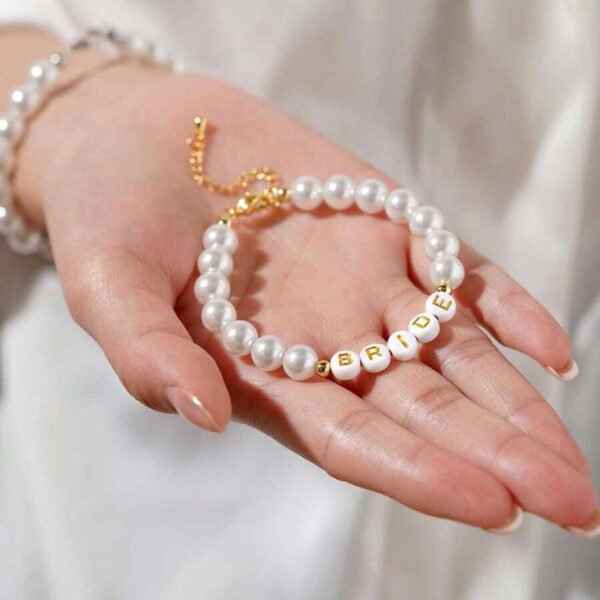 Pulsera de perlas con letras BRIDE