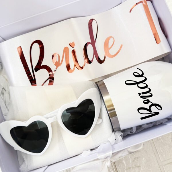 Combo #3: Bride to be + cinta + lentes + velo + vaso coctelero térmico + caja pasta dura personalizada