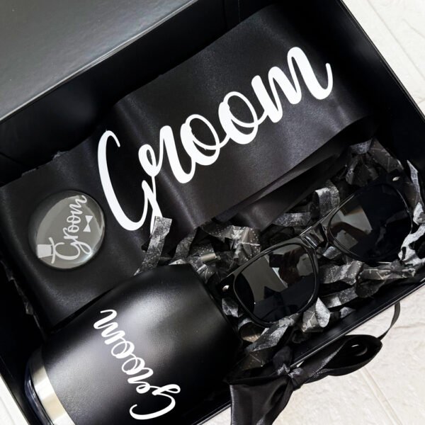 Combo #3: Groom to be + cinta + lentes + broche + vaso coctelero térmico + caja pasta dura personalizada