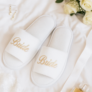 Pantuflas Blancas BrideDorado bordado (cursiva)