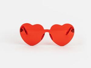 Lentes de corazón rojos transparentes